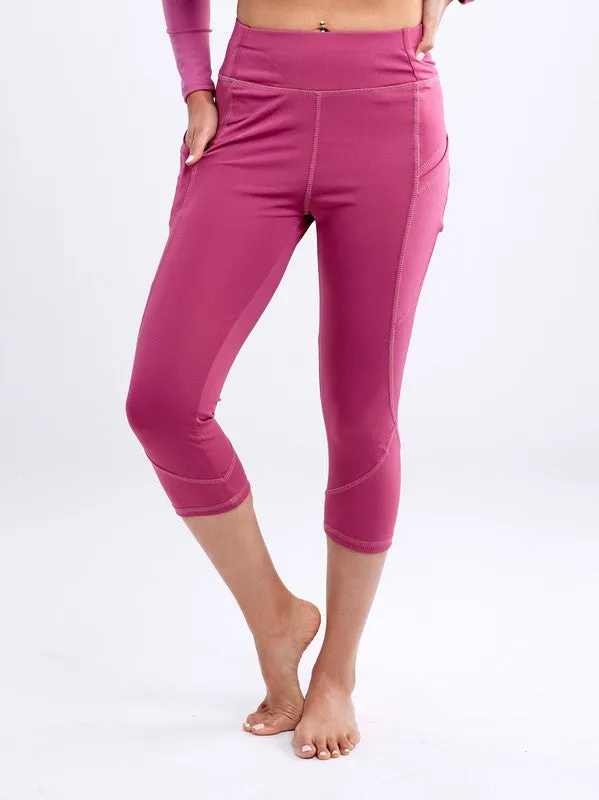 Mid-Rise Capri Fitness Leggings with Side Pockets